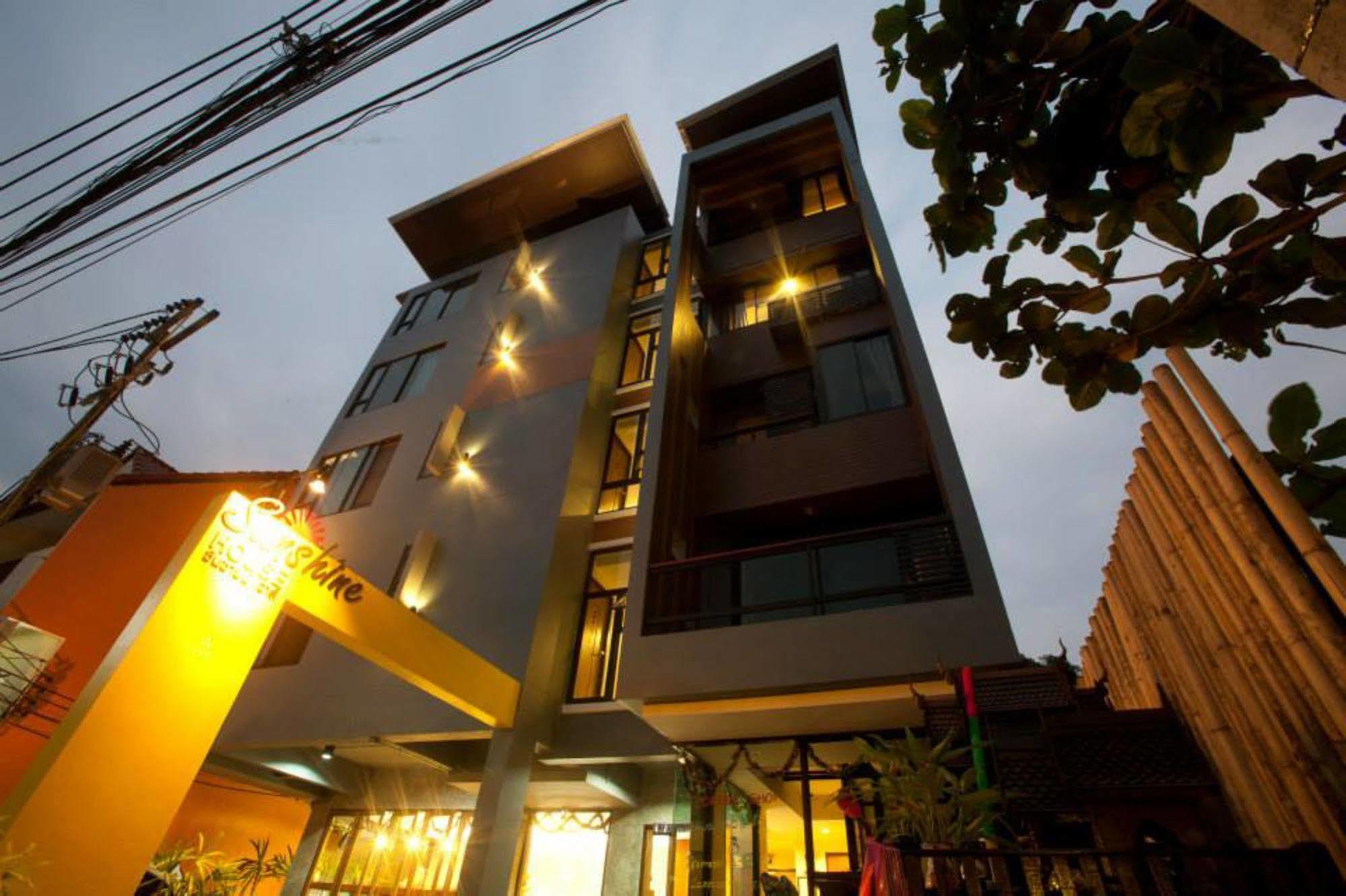 Hotel Oyo 233 Sunshine House à Chiang Mai Extérieur photo