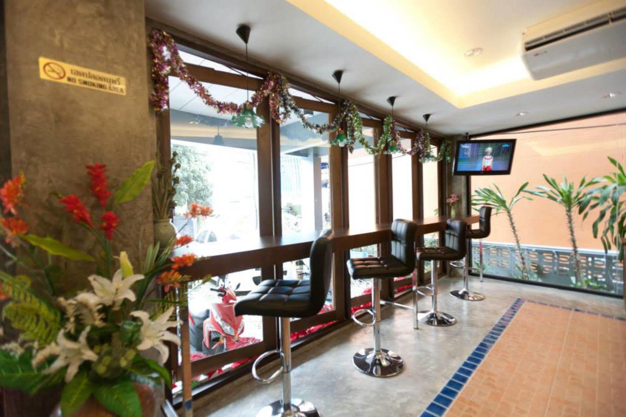 Hotel Oyo 233 Sunshine House à Chiang Mai Extérieur photo