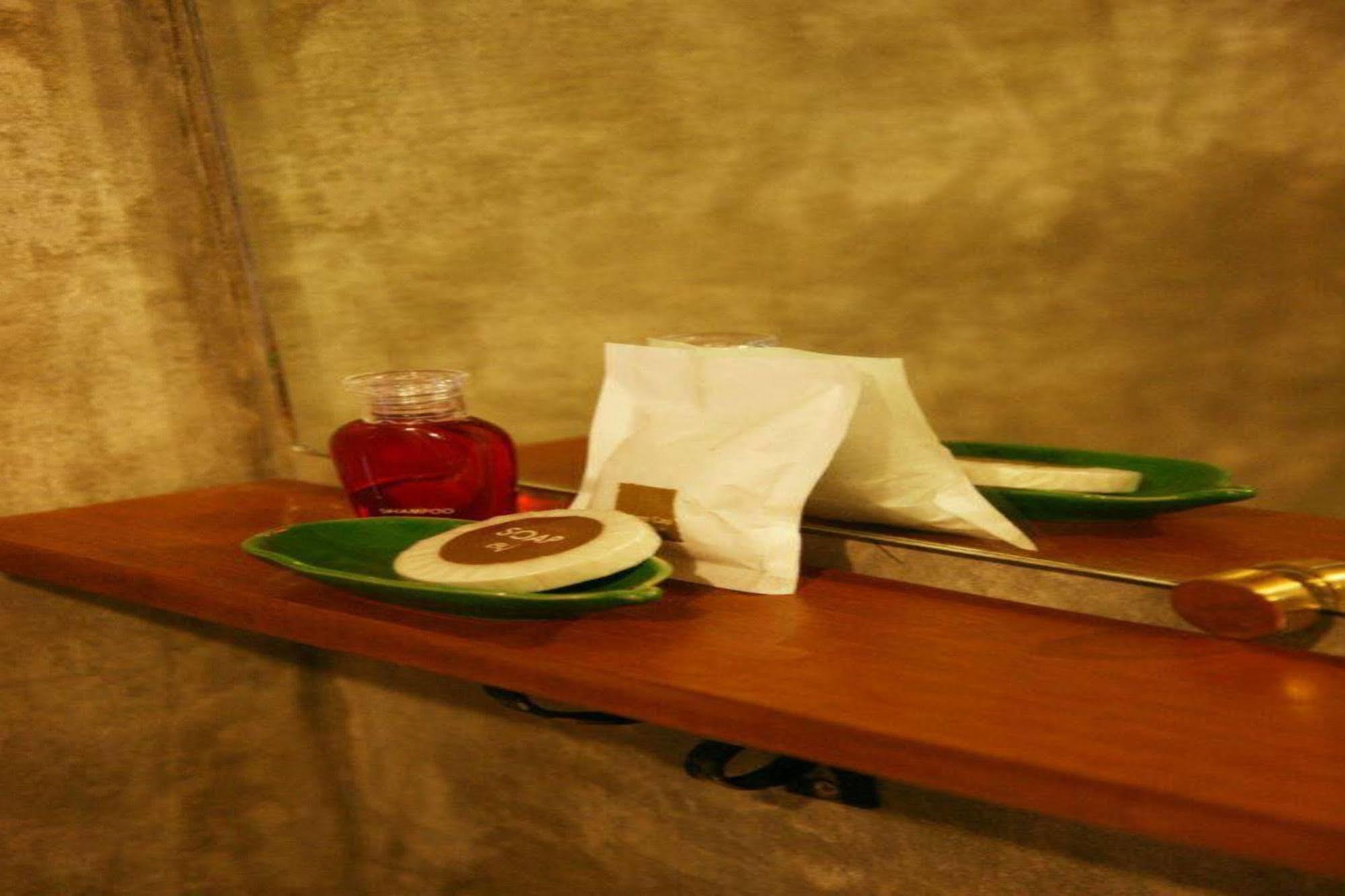 Hotel Oyo 233 Sunshine House à Chiang Mai Extérieur photo
