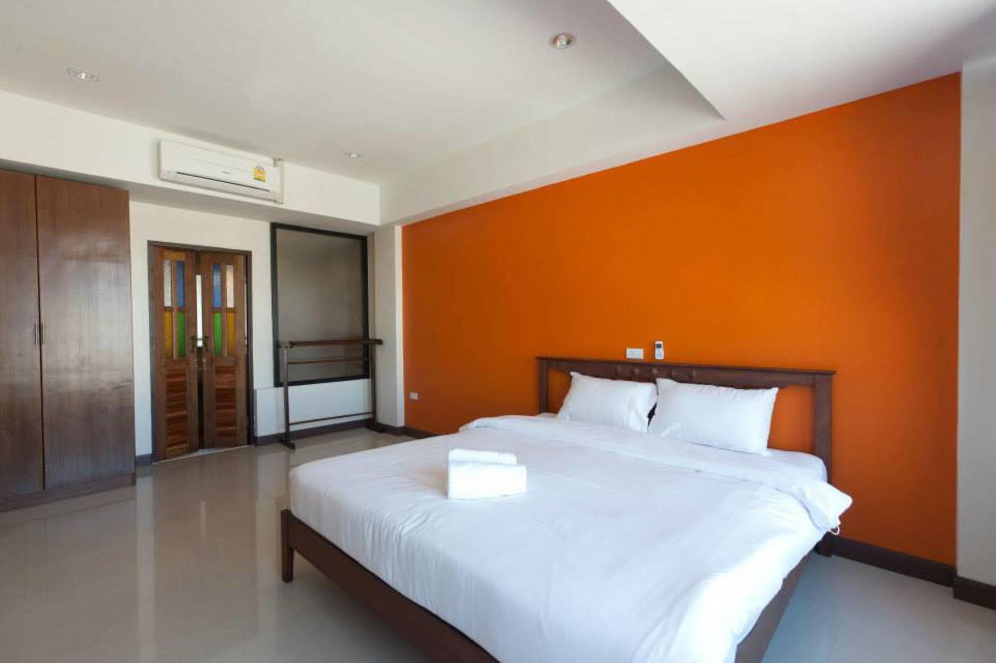 Hotel Oyo 233 Sunshine House à Chiang Mai Extérieur photo