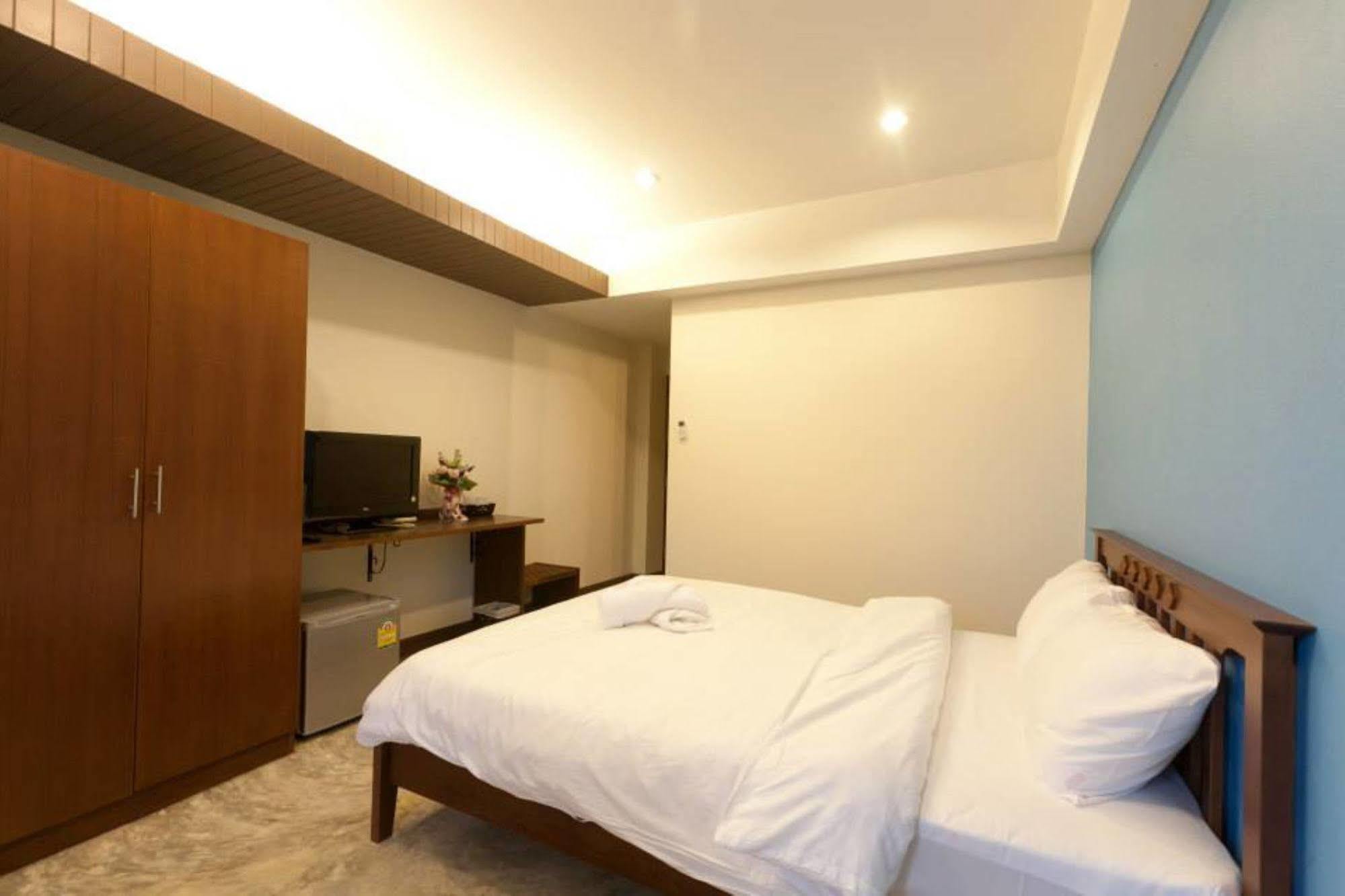Hotel Oyo 233 Sunshine House à Chiang Mai Extérieur photo